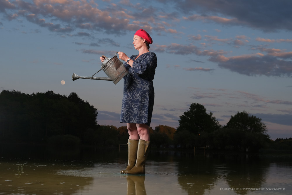 Hermien geeft maan water