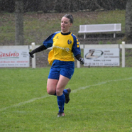 Thibault voetballen in de regen.jpg