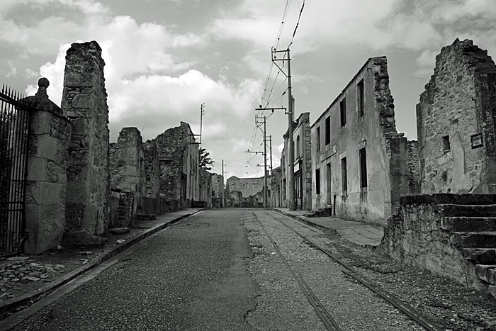 Architectuur-rene-Oradour-hoofdstraat