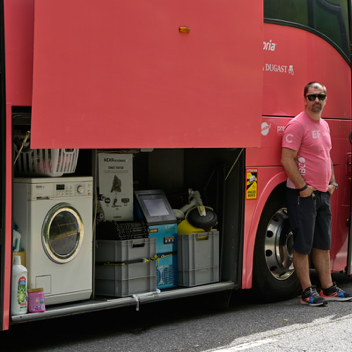 Patrick er moet ook gewassen worden.jpg