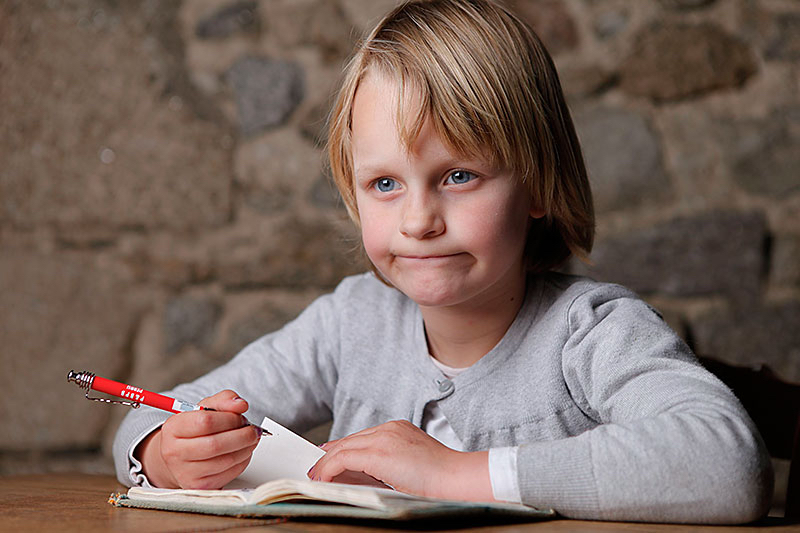 Emmy-mina-speelt-schooltje.jpg