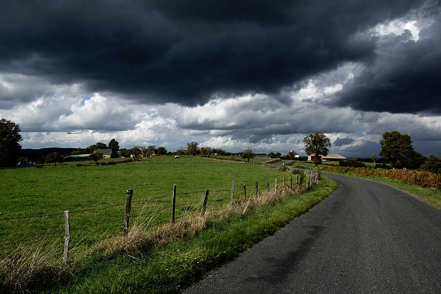 Paul-ziet-donkere-wolken.jpg